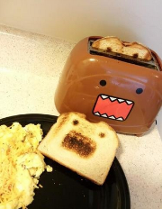 超爱！【Domo Toaster 多魔君 Two-Slice 烤面包机】